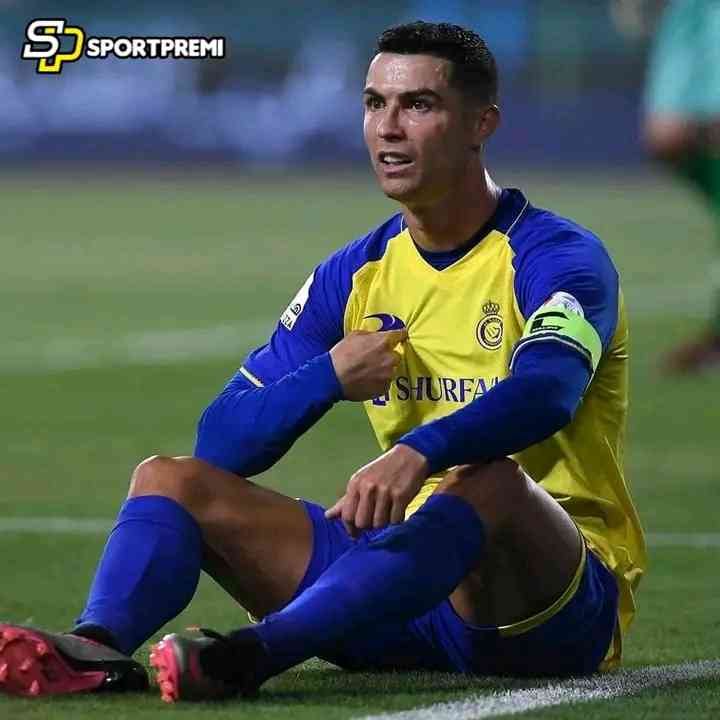 🚨 Cristiano Ronaldo wants to leave the Saudi Arabian club Al-Nassr just months after joining them.   Real Madrid will offer Ronaldo the opportunity to make his return to | MirrorLog