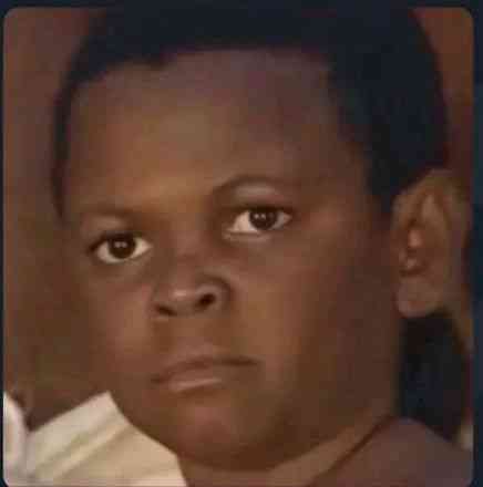 American mum:John stop that else you'll get grounded. Nigerian mum:👇😂(The face say's it all) | MirrorLog