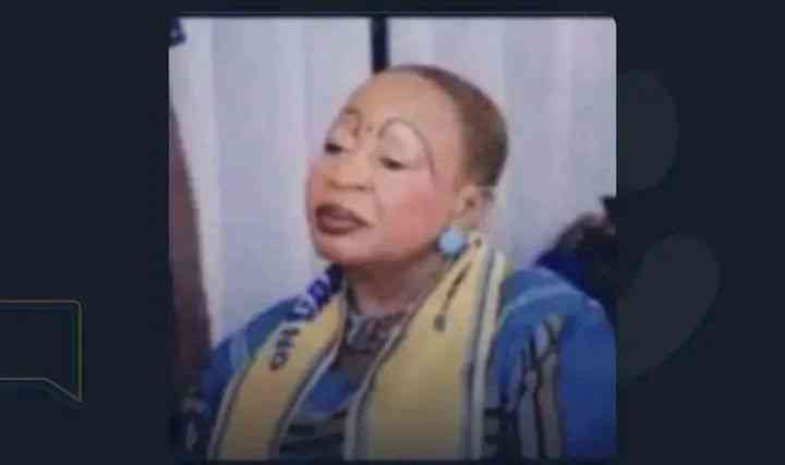 Boyfriend:Babe please act normal when you see my mum.  The mum👇😂 | MirrorLog