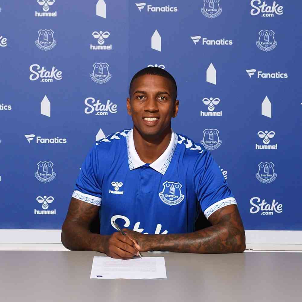 OFFICIAL: 38-year-old Ashley Young joins Everton on a free transfer | MirrorLog