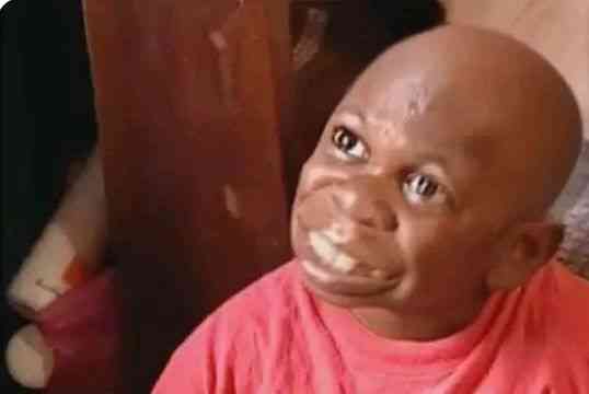 All your selfies na different type of Iphones,shey you dey work for apple store nhi? | MirrorLog