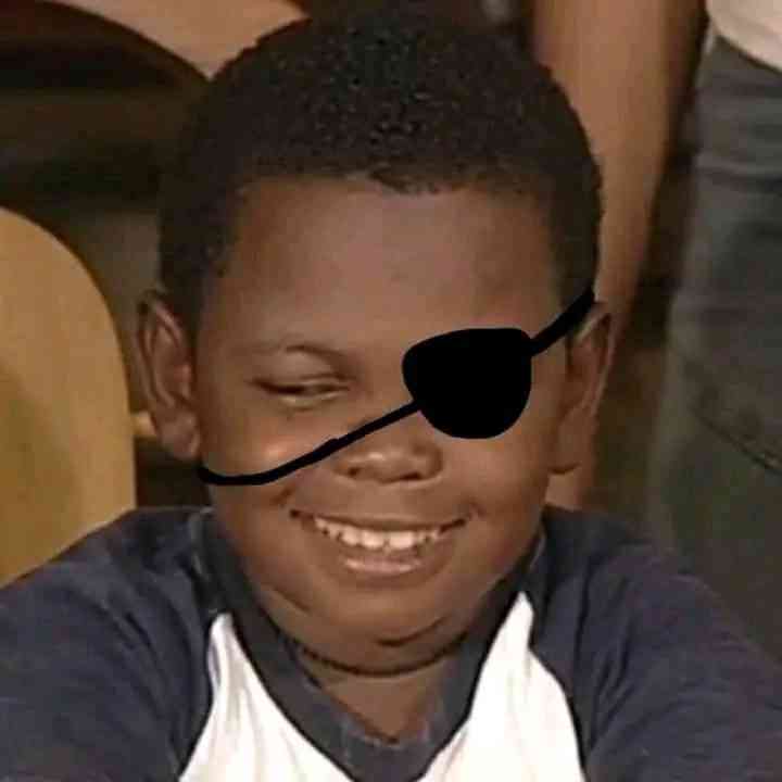 As long as you are alone in your profile pic, you are single to me | MirrorLog