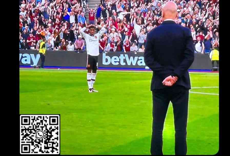 Back then when mummy say "don't leave the house" and she comes back to catch you playing ball😂💔 | MirrorLog