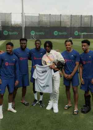 Barcelona Players Receive Rema With Warm Welcome | MirrorLog