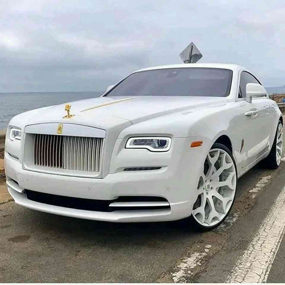 Rolls Royce cullian with white wrap - MirrorLog
