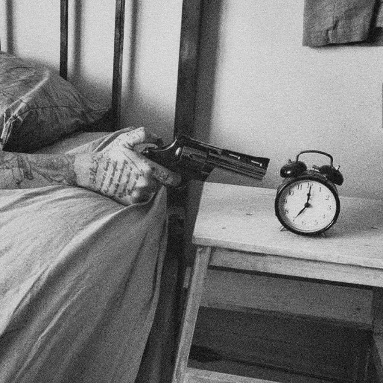 #wallpaper #alarm | MirrorLog