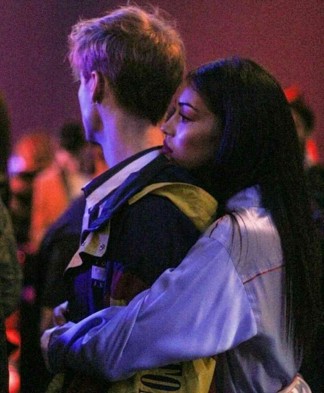 #couples #wallpaper | MirrorLog