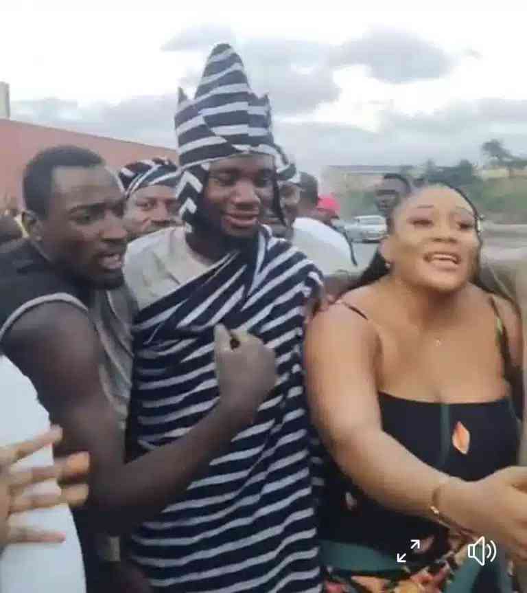 Cycling Davido’s Fan Arrives Lagos From Benue | MirrorLog