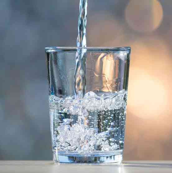 Drinking a lot of water prevents headaches | MirrorLog