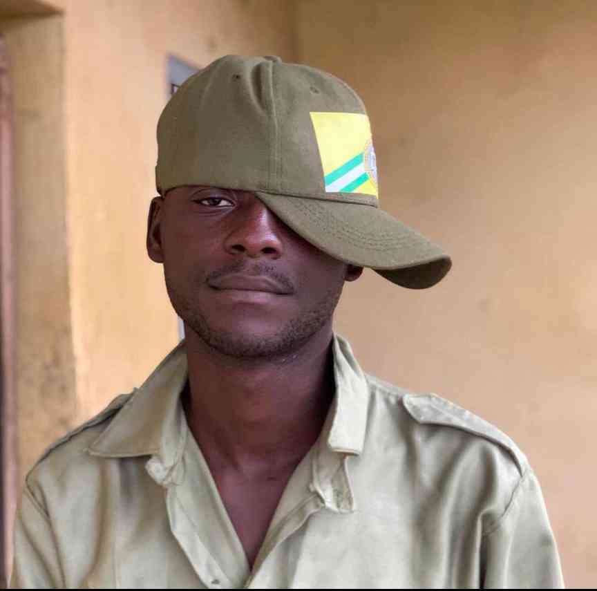 Dating a neighbor is very stressful, you'll be getting mssgs like "Baby are you ok? I saw you coming out from the toilet frowning ur face ?? | MirrorLog