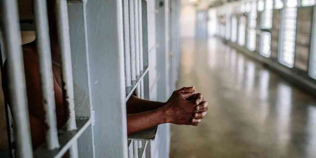 About 1800 prisoner escape from custody in sierra Leone - MirrorLog