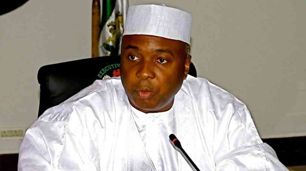 Abubakar Bukola Saraki awarded scholarships to 100 university students  in Kwara State. - MirrorLog