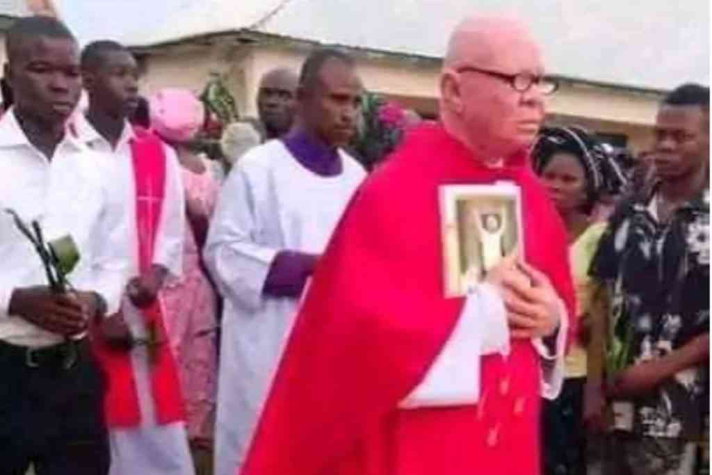 Albino pastor strike by lightning died in Benue state | MirrorLog
